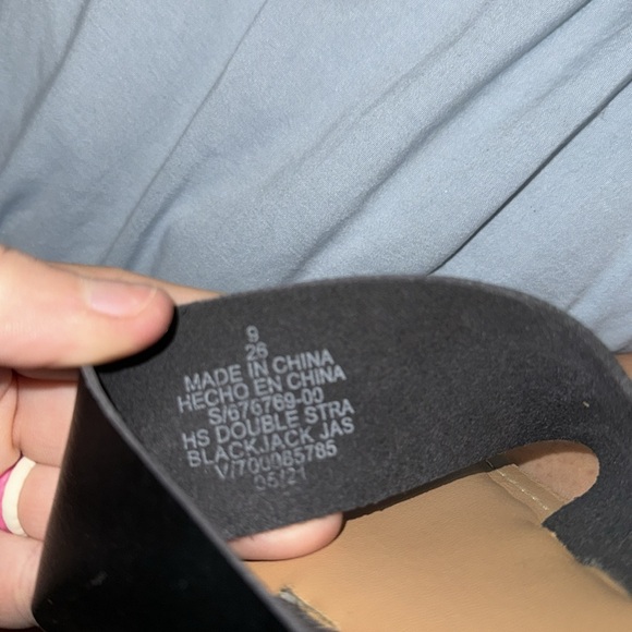 Old navy sandals - Picture 3 of 3